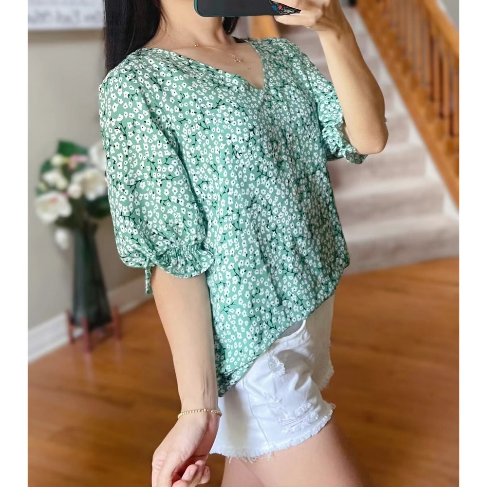 Well Worn Womens Top Blouse Green Floral V-Neck 3/4 Balloon Sleeve Lightweight M
